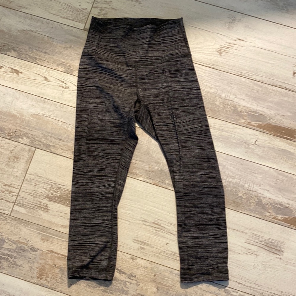 Lululemon cropped yoga pants black with dots